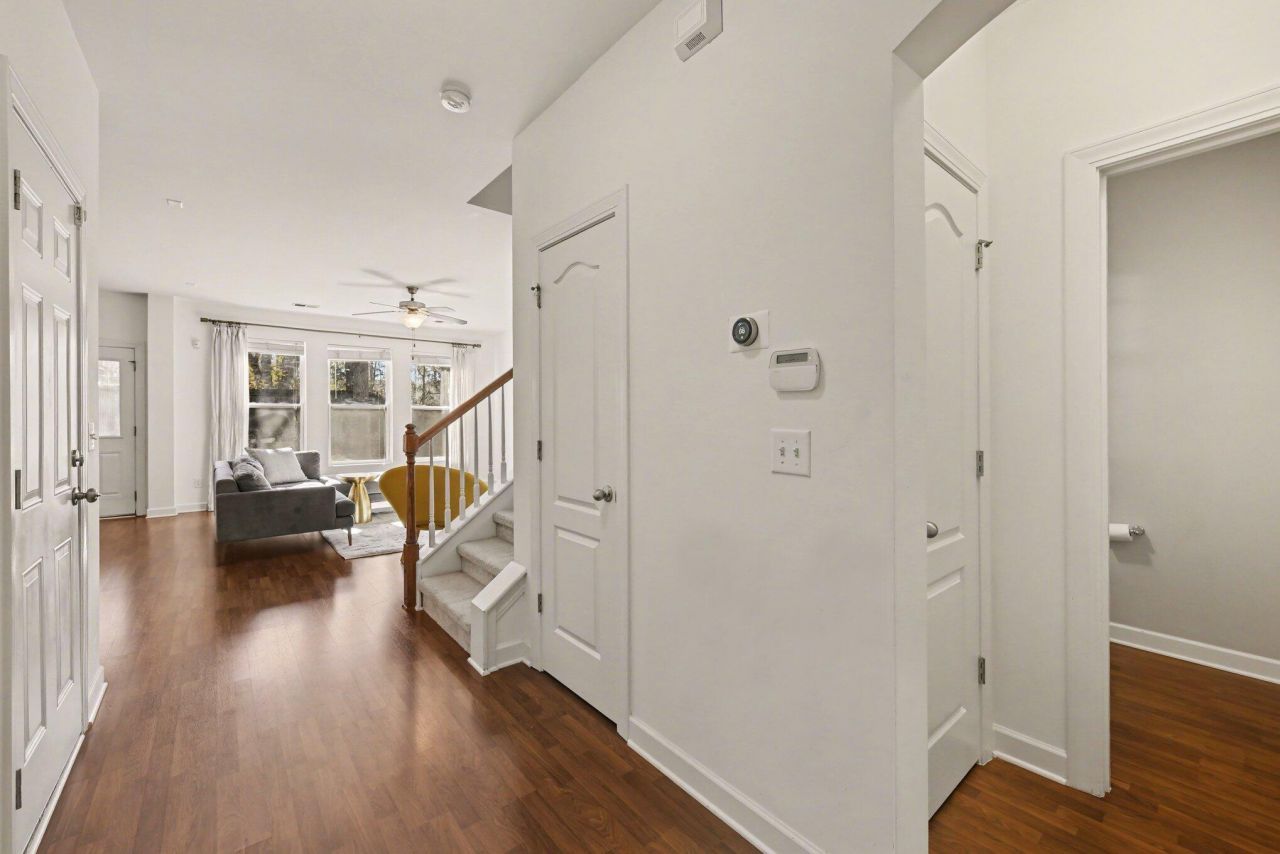 8471 Athens Way Photo 10