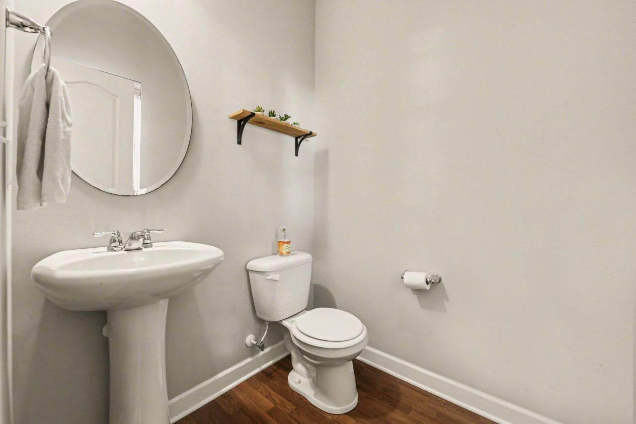 8471 Athens Way Photo 11