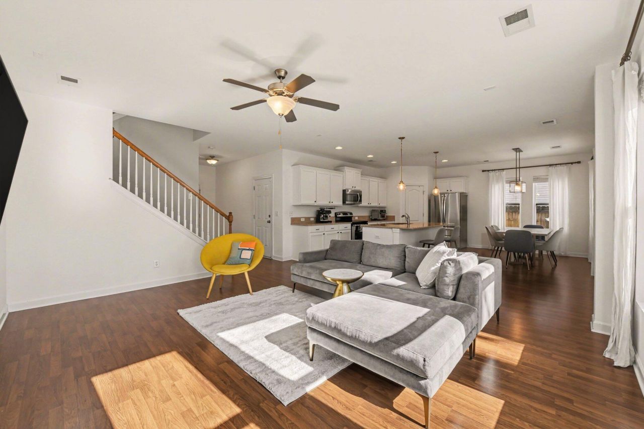 8471 Athens Way Photo 5