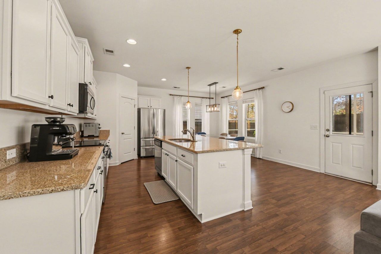 8471 Athens Way Photo 7