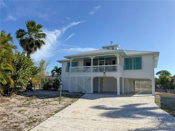 3461 Manatee DR, ST. JAMES CITY, FL 33956