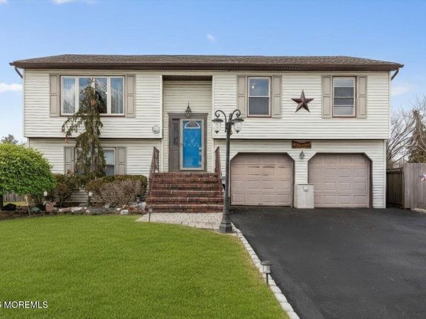 15 Erin Lane, Middlesex, NJ 08846