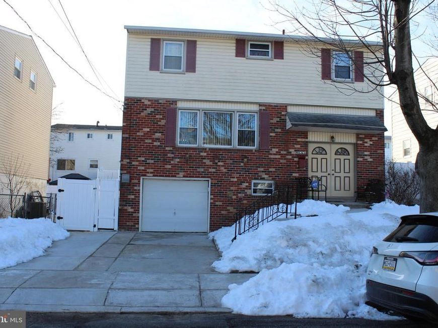 1974 King Arthur Road, Philadelphia, PA 19116 Main Photo
