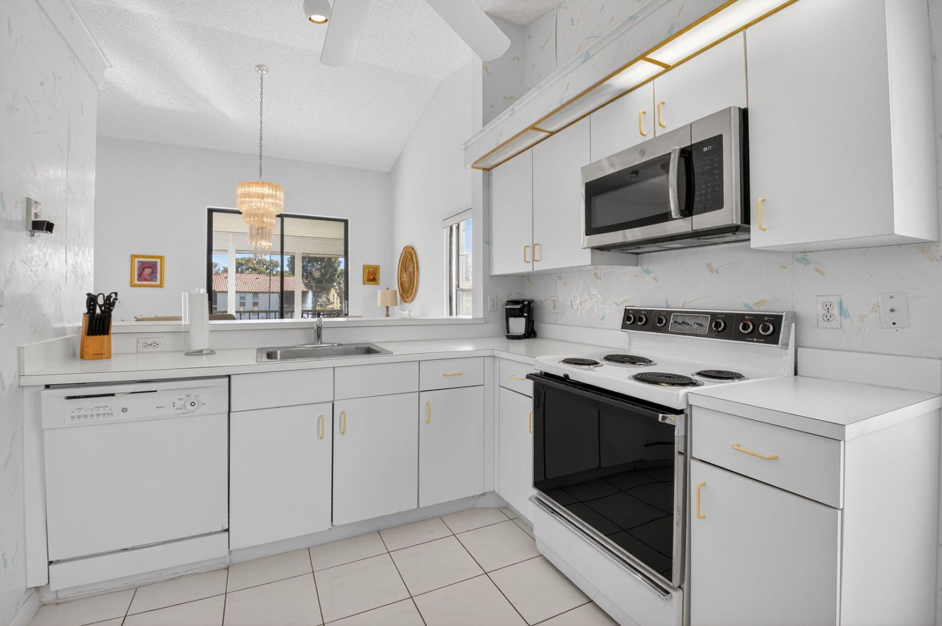 10279 N Circle Lake Drive, Unit 202, Boynton Beach, FL 33437 Photo