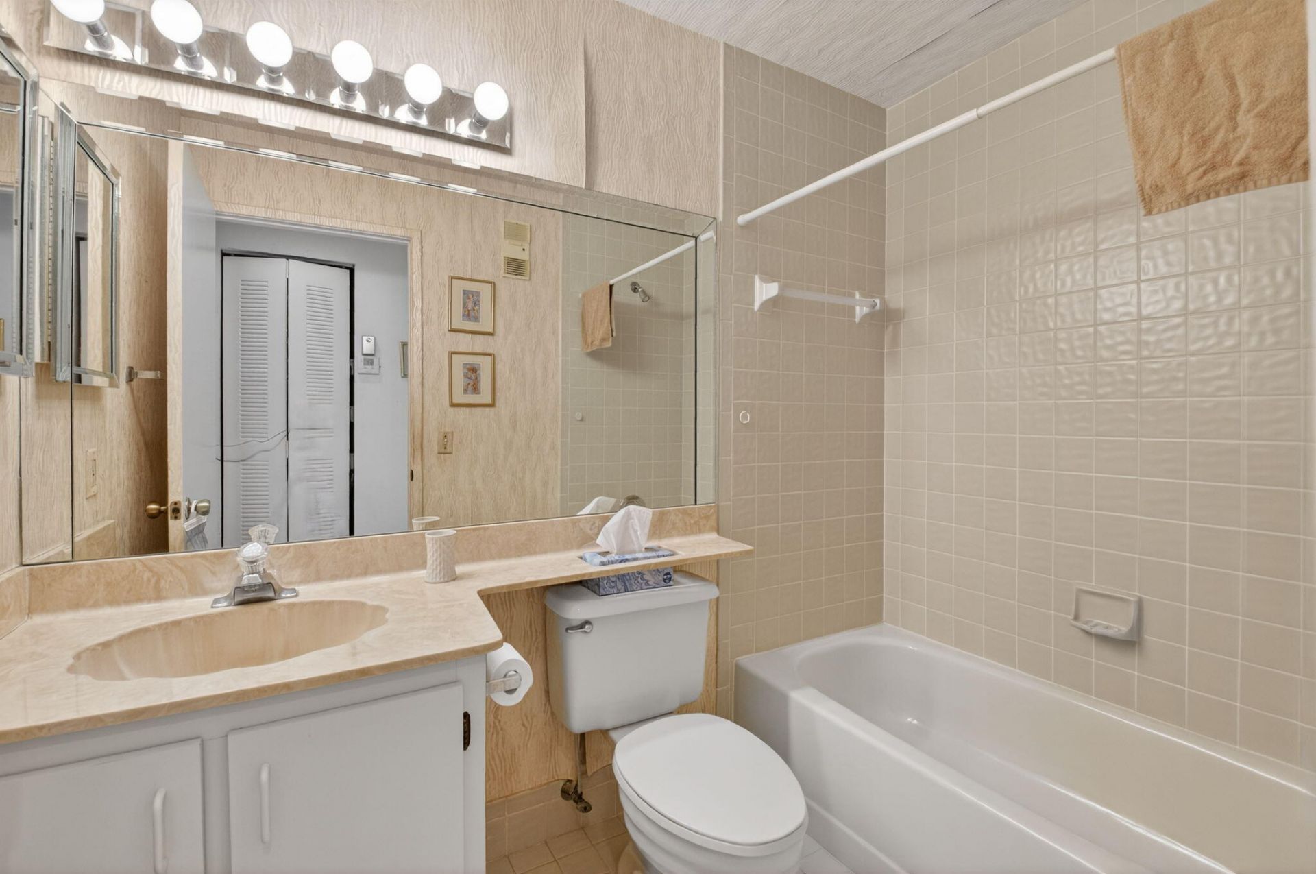 10279 N Circle Lake Drive, Unit 202, Boynton Beach, FL 33437 Photo