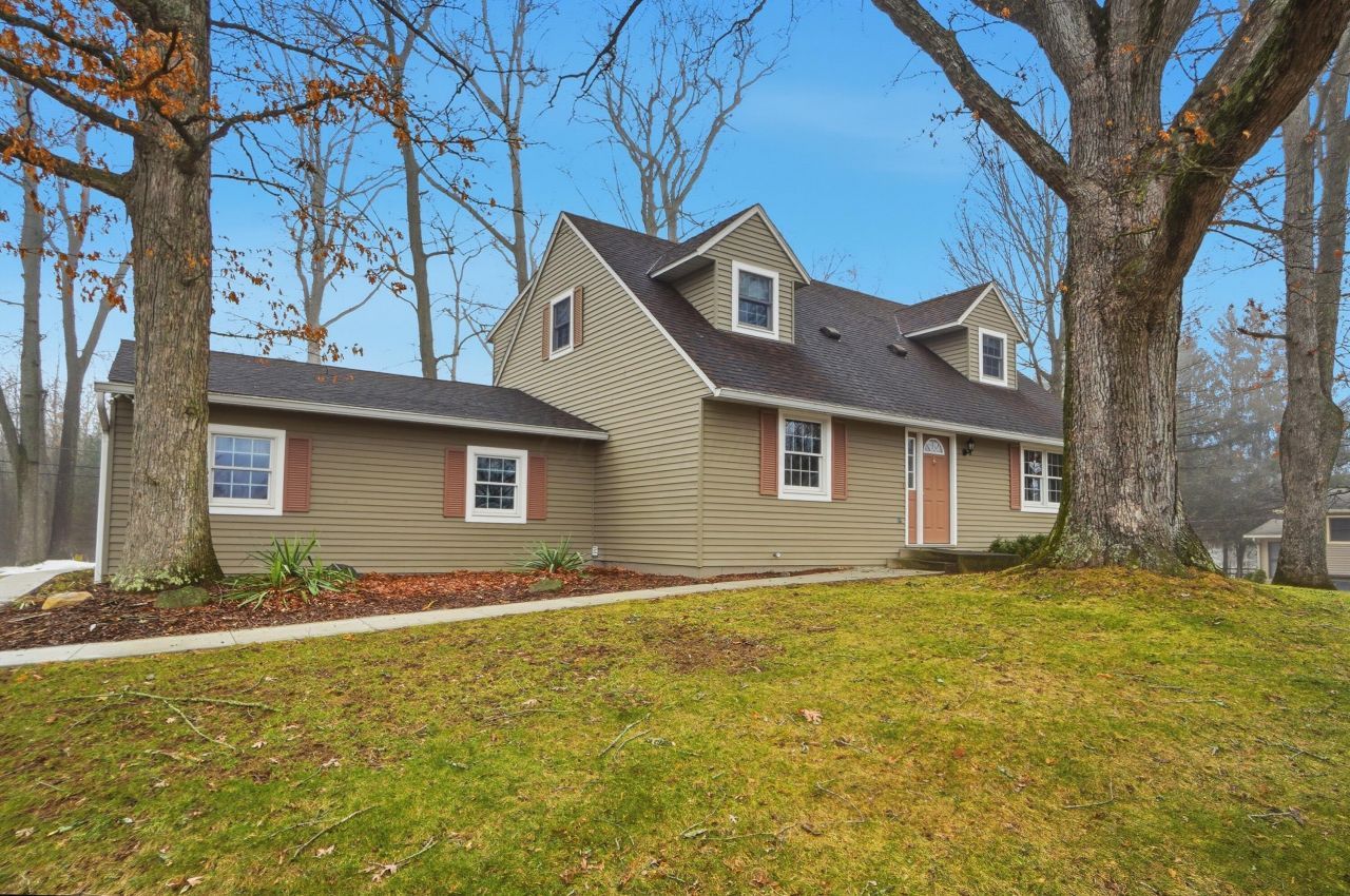 658 Knoll Drive, Granville, OH 43023 Main Photo