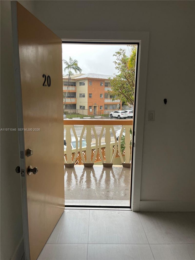 11855 NE 19th Dr , Unit 20, North Miami, FL 33181 Photo