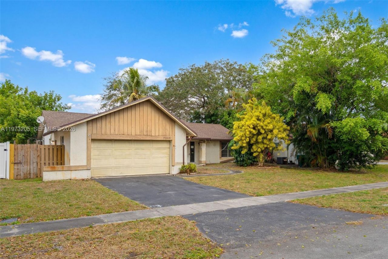 7389 NW 48th Pl, Lauderhill, FL 33319 Photo