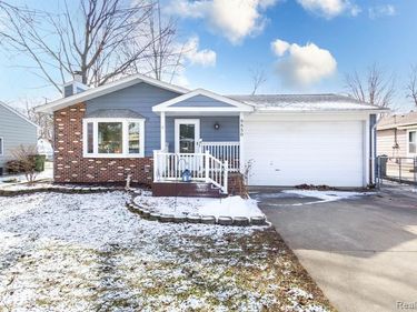 8850 Janis Street, Shelby Twp, MI 48317