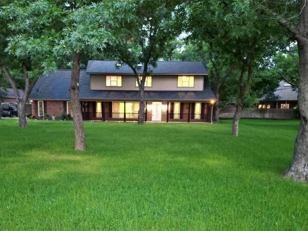 6003 Oakwood Court, Granbury, TX 76049