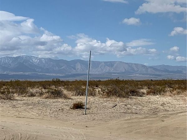 200 Avenue R, Palmdale, CA 93591