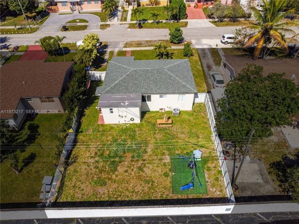570 NE 169th St , North Miami Beach, FL 33162