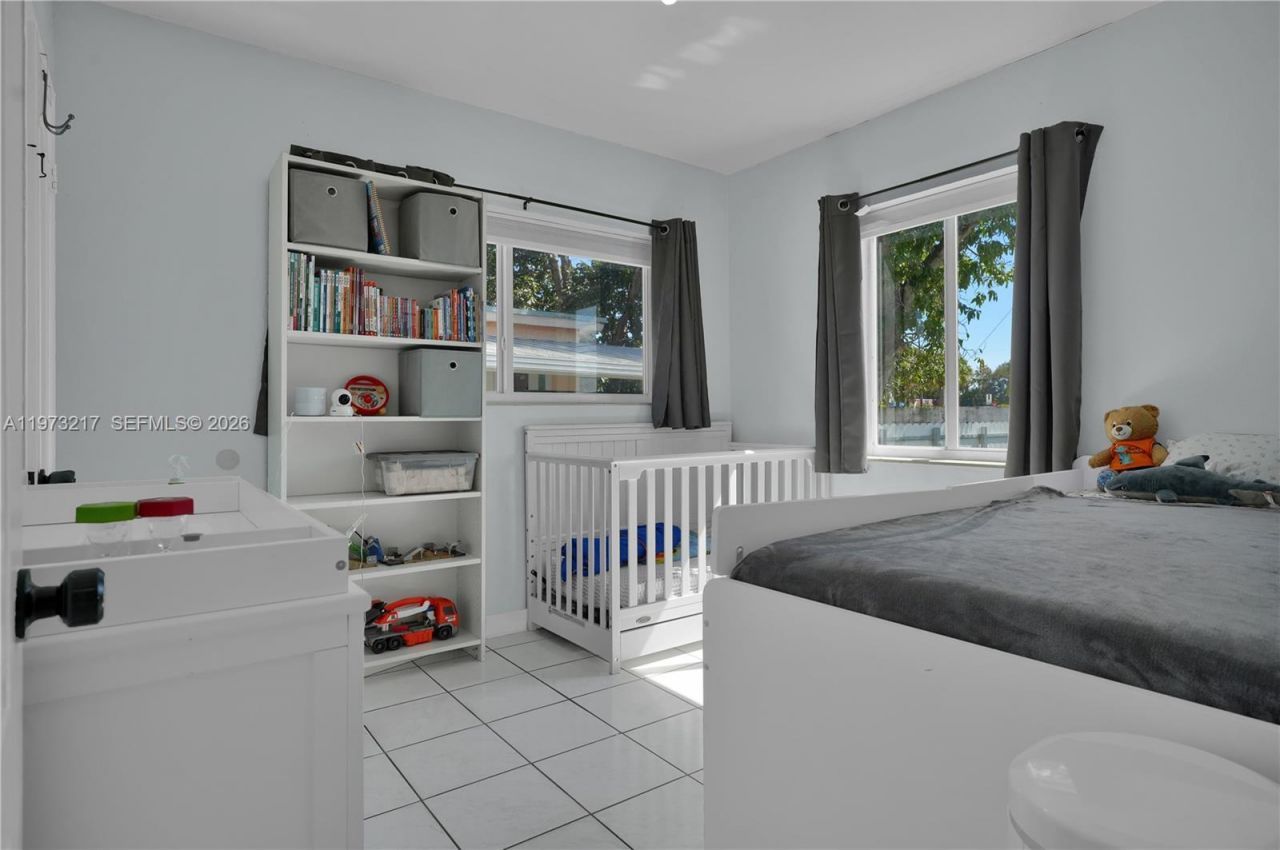 570 NE 169th St, North Miami Beach, FL 33162 Photo
