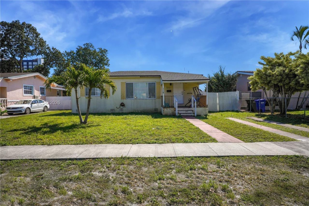 570 NE 169th St, North Miami Beach, FL 33162 Photo