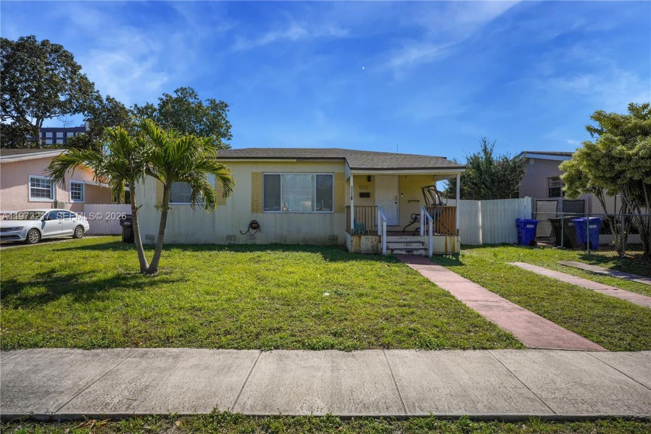 570 NE 169th St, North Miami Beach, FL 33162 Photo