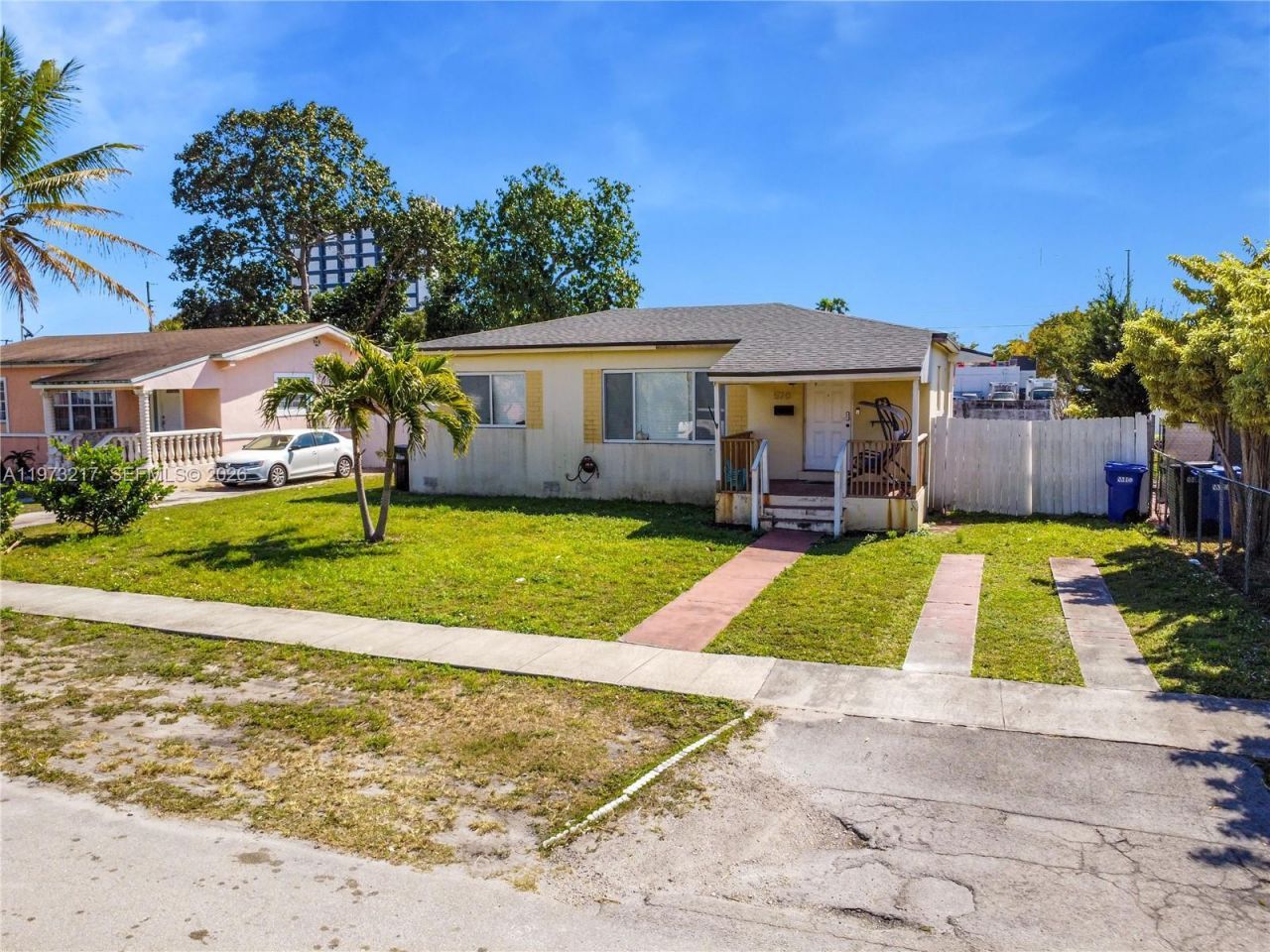 570 NE 169th St, North Miami Beach, FL 33162 Photo
