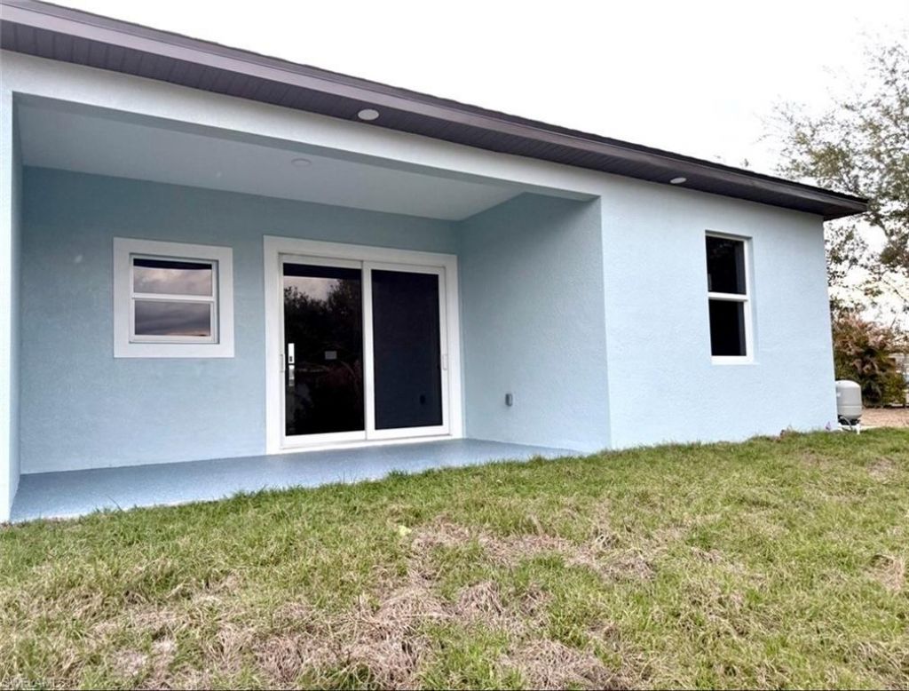 325 / 327 Gordon Ave S, Lehigh Acres, FL 33973 Photo