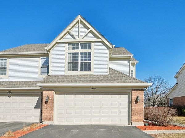 76 Ione Drive, Unit D, South Elgin, IL 60177