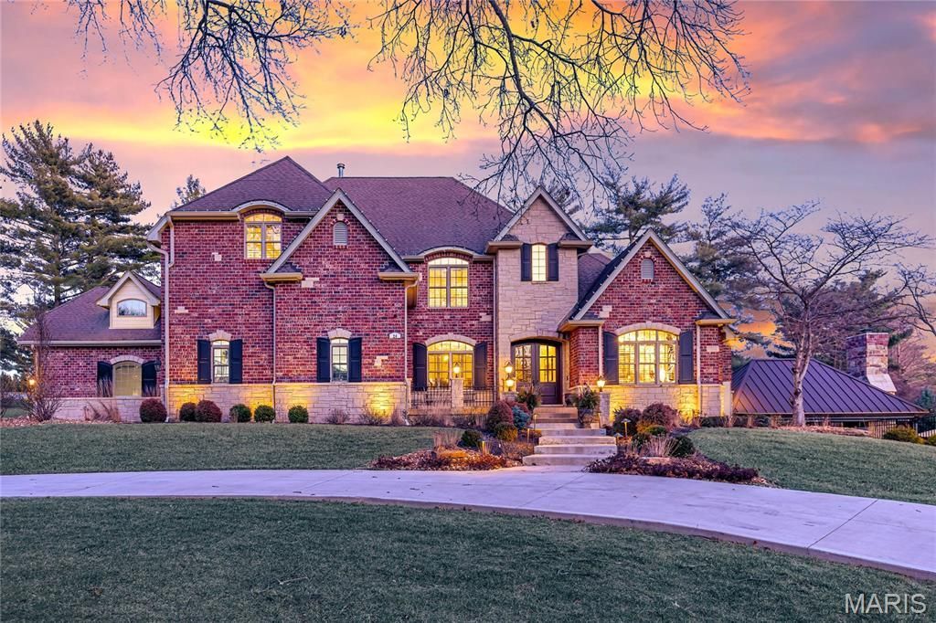 24 Williamsburg Estates Drive , Town and Country, MO 63131 Main Photo