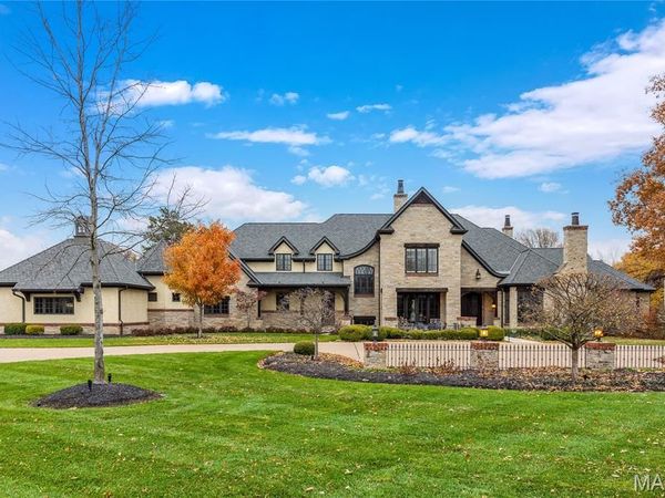 8 Bridle Lane , Frontenac, MO 63131