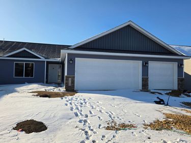 912 Katelyn Circle NE, Montgomery, MN 56069