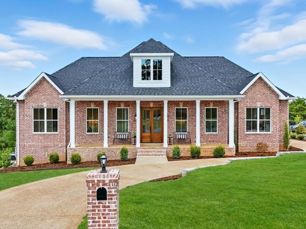 500 Country Club Dr, Dickson, TN 37055