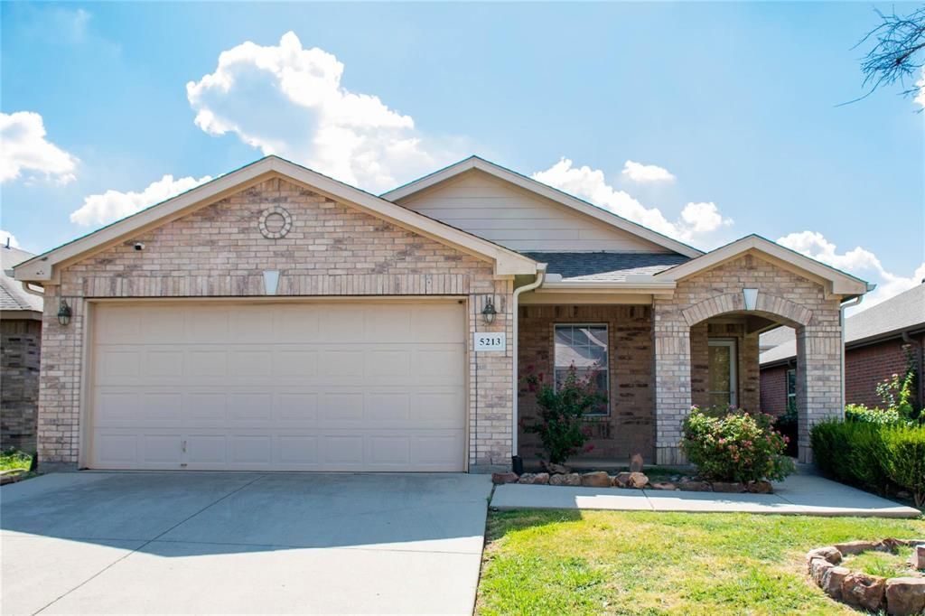 5213 Mirror Lake Drive, Haltom City, TX 76117 Main Photo