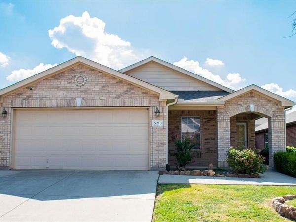 5213 Mirror Lake Drive, Haltom City, TX 76117
