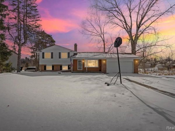 566 Eastridge Drive, Ortonville Vlg, MI 48462