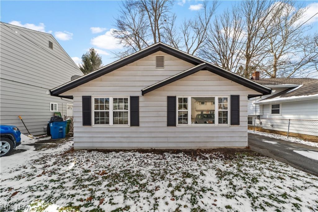 214 Traymore Boulevard, Eastlake, OH 44095 Main Photo