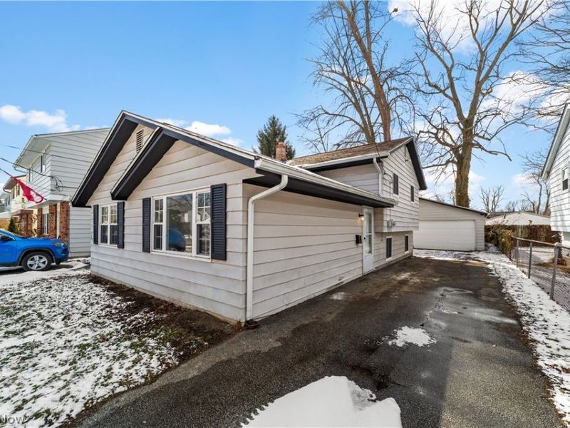 214 Traymore Boulevard, Eastlake, OH 44095 Photo 2