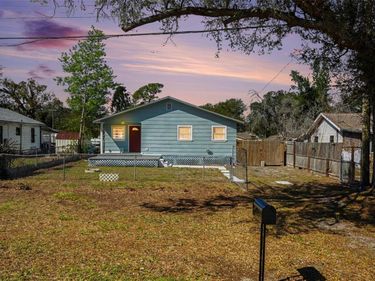 8902 EL PORTAL DRIVE, TAMPA, FL 33604