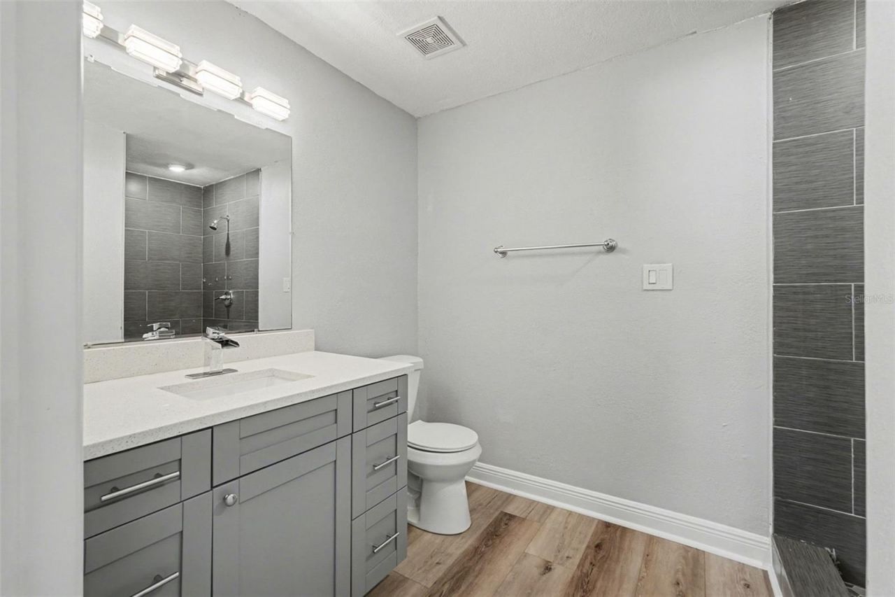 8902 El Portal Drive, Tampa, FL 33604 Photo