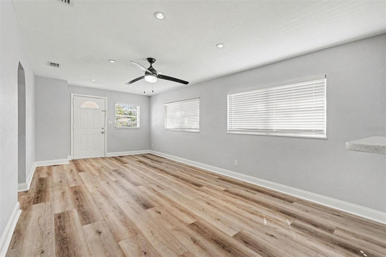 8902 El Portal Drive, Tampa, FL 33604 Photo