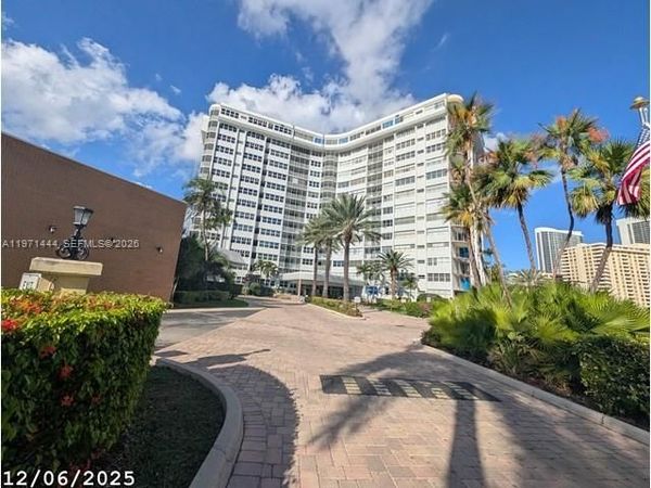 100 Golden Isles Dr , Unit PH9, Hallandale Beach, FL 33009