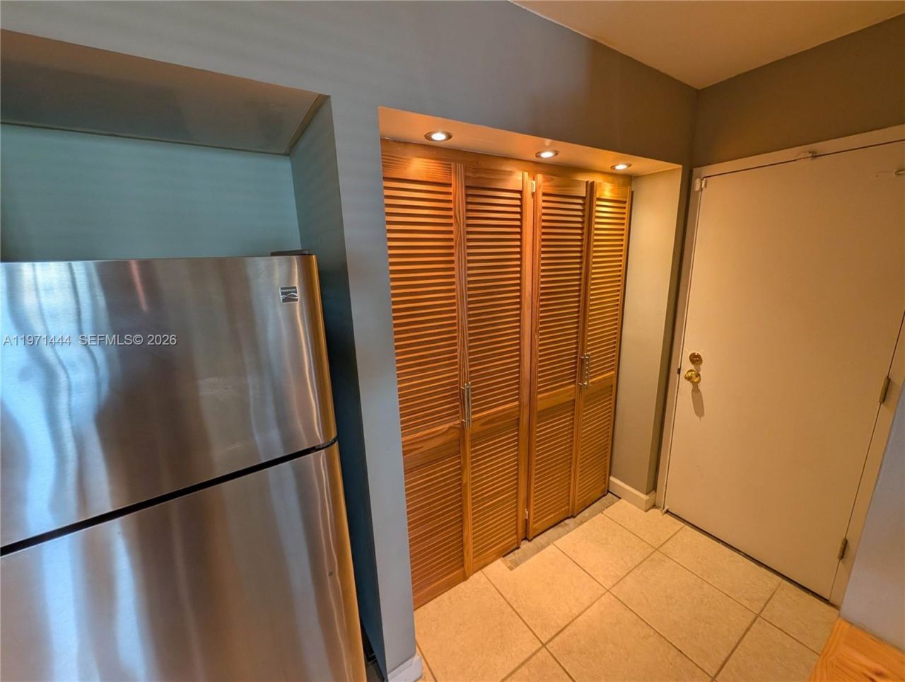 100 Golden Isles Dr , Unit PH9, Hallandale Beach, FL 33009 Photo