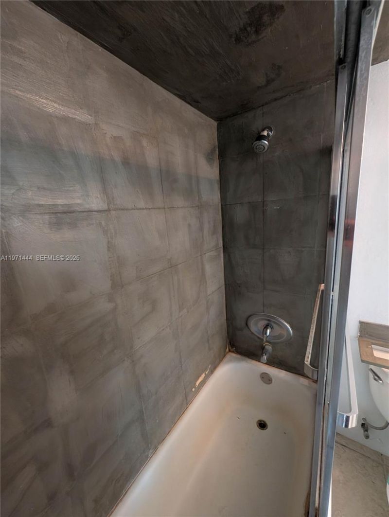 100 Golden Isles Dr , Unit PH9, Hallandale Beach, FL 33009 Photo