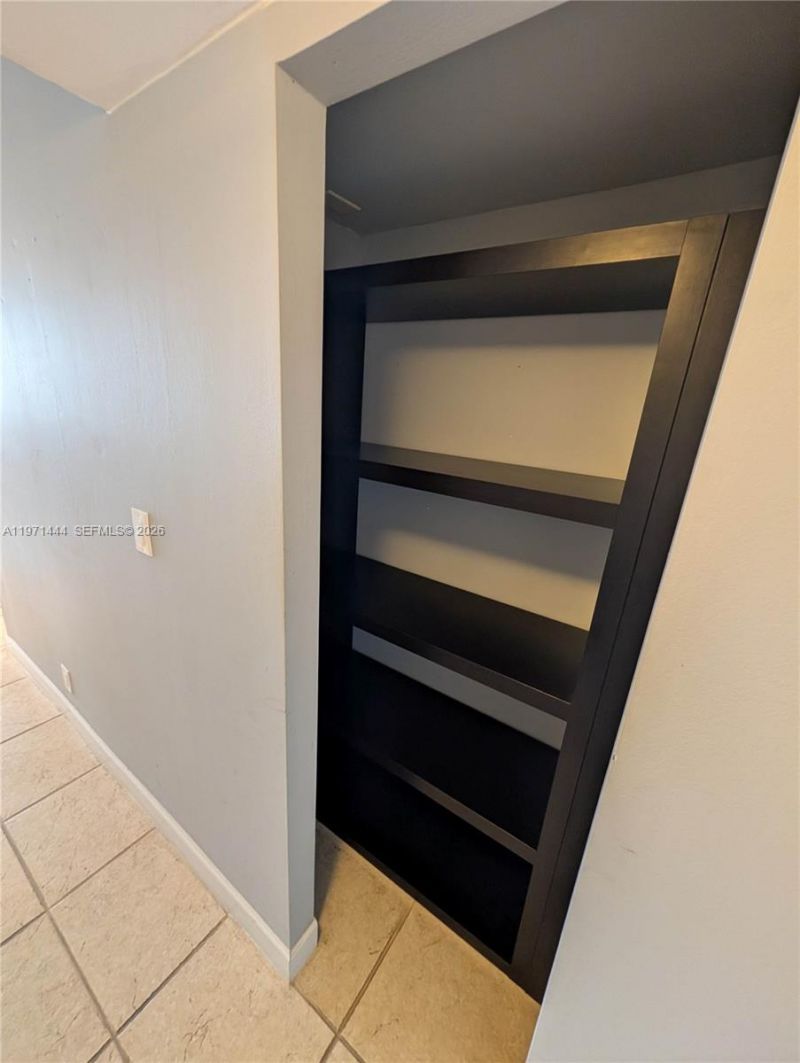 100 Golden Isles Dr , Unit PH9, Hallandale Beach, FL 33009 Photo