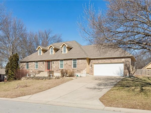 15424 Poplar Street, Basehor, KS 66007