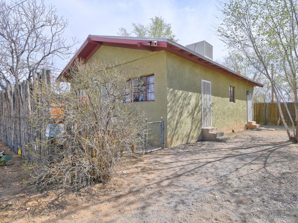 1208 Granite Avenue NW, Albuquerque, NM 87102