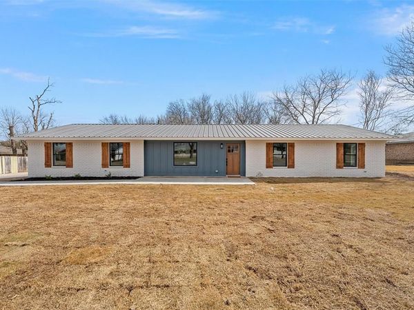 125 Ivy Lane, Hewitt, TX 76643