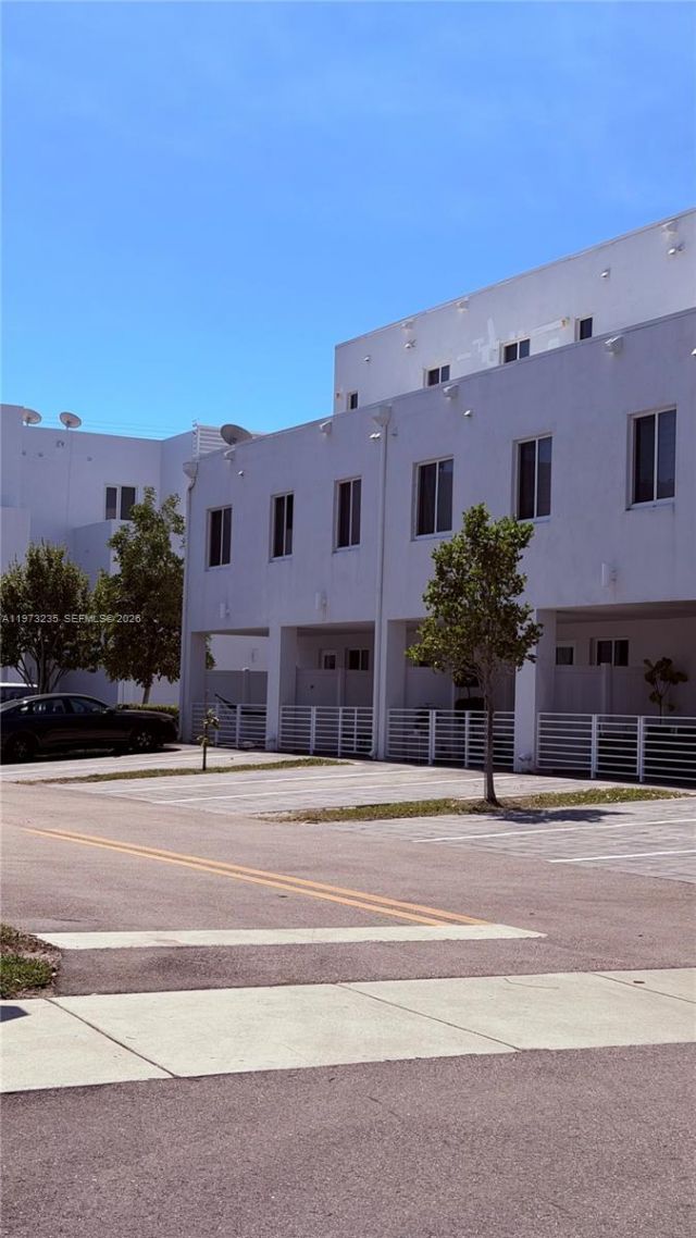 6401 NW 103rd Pl , Unit 106, Doral, FL 33178 Photo