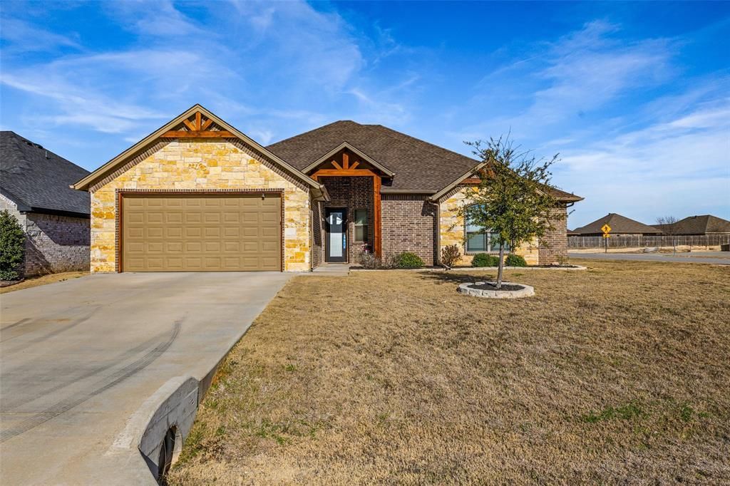 3215 White Horse Drive, Granbury, TX 76049 Main Photo