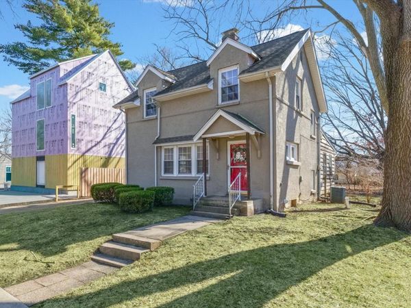 909 E WASHINGTON Street, Urbana, IL 61801