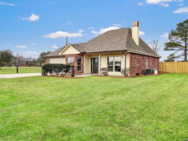39511 Lakota Ln, Denham Springs, LA 70706