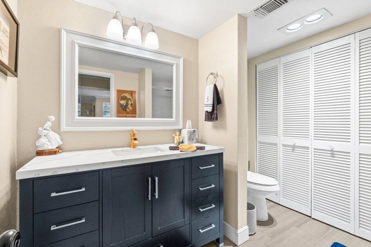 4 Stratford Drive E, Unit B, Boynton Beach, FL 33436 Photo