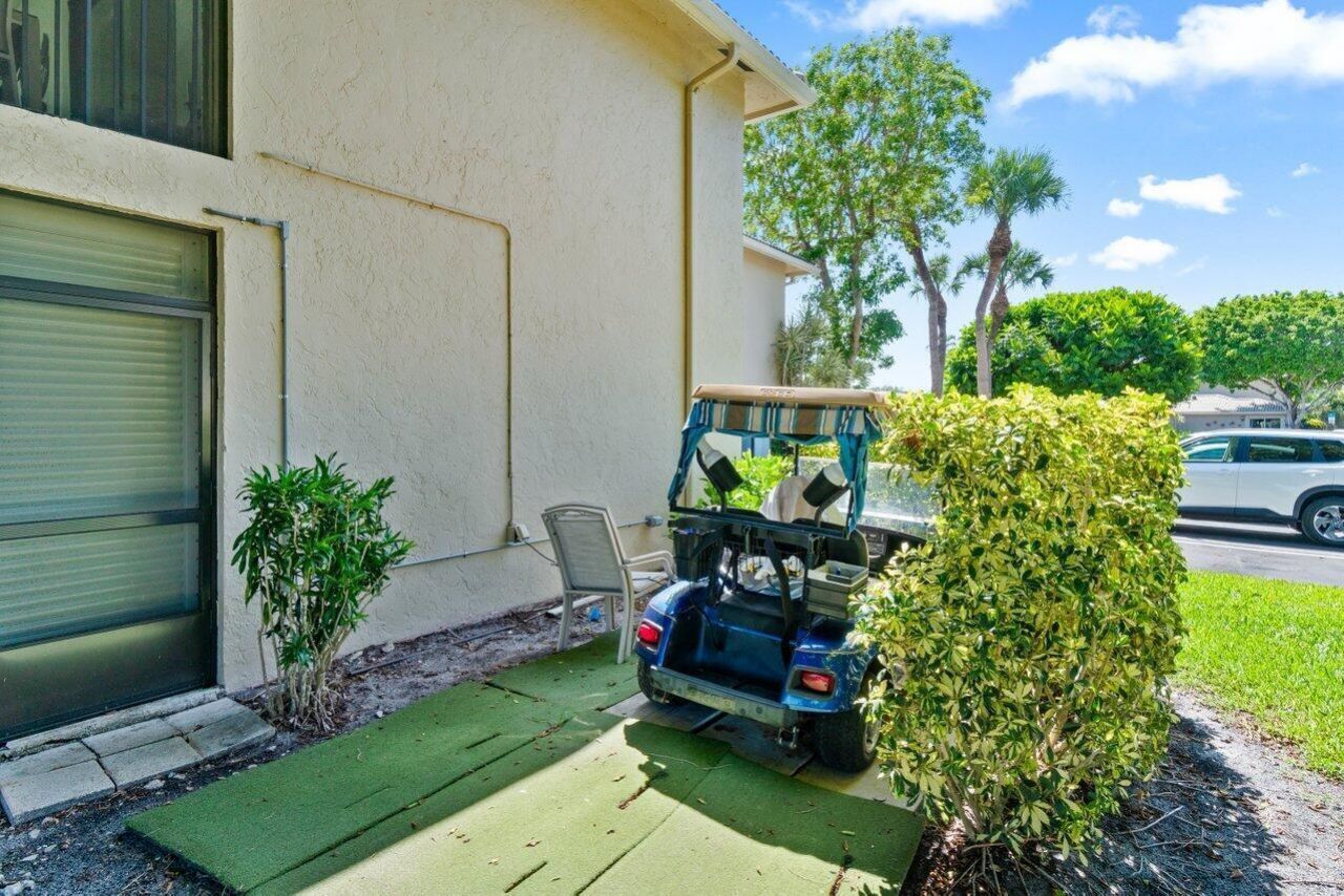 4 Stratford Drive E, Unit B, Boynton Beach, FL 33436 Photo
