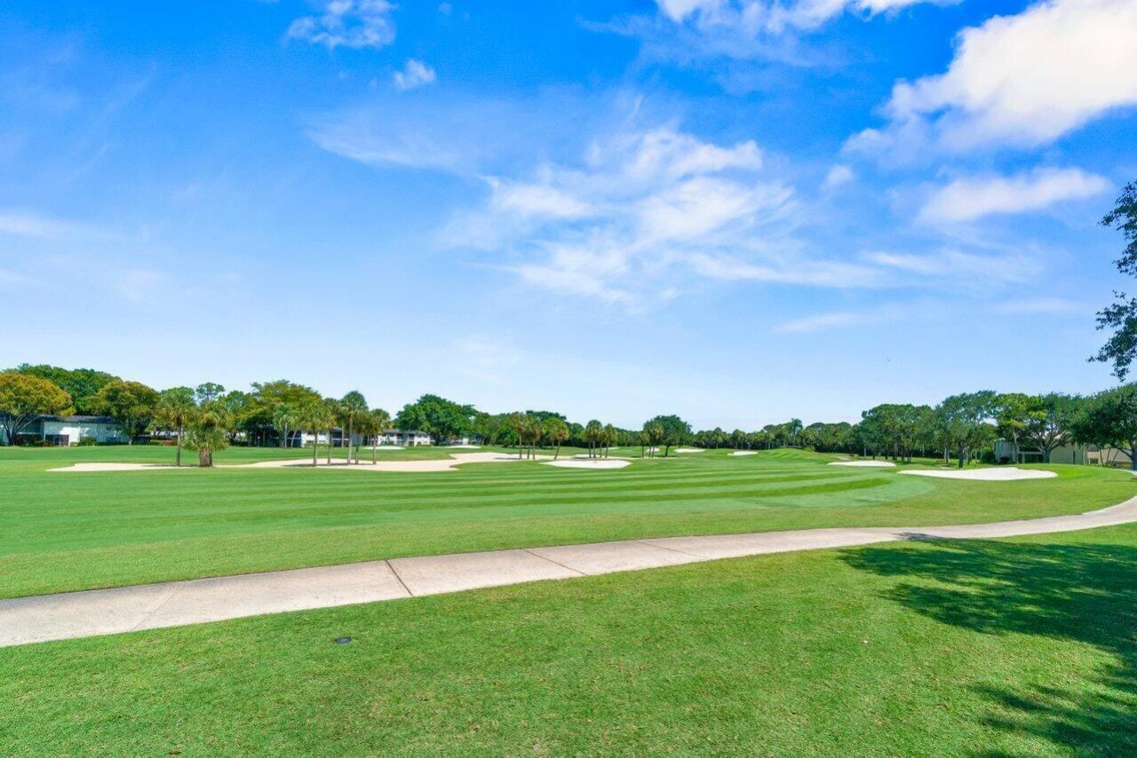 4 Stratford Drive E, Unit B, Boynton Beach, FL 33436 Photo