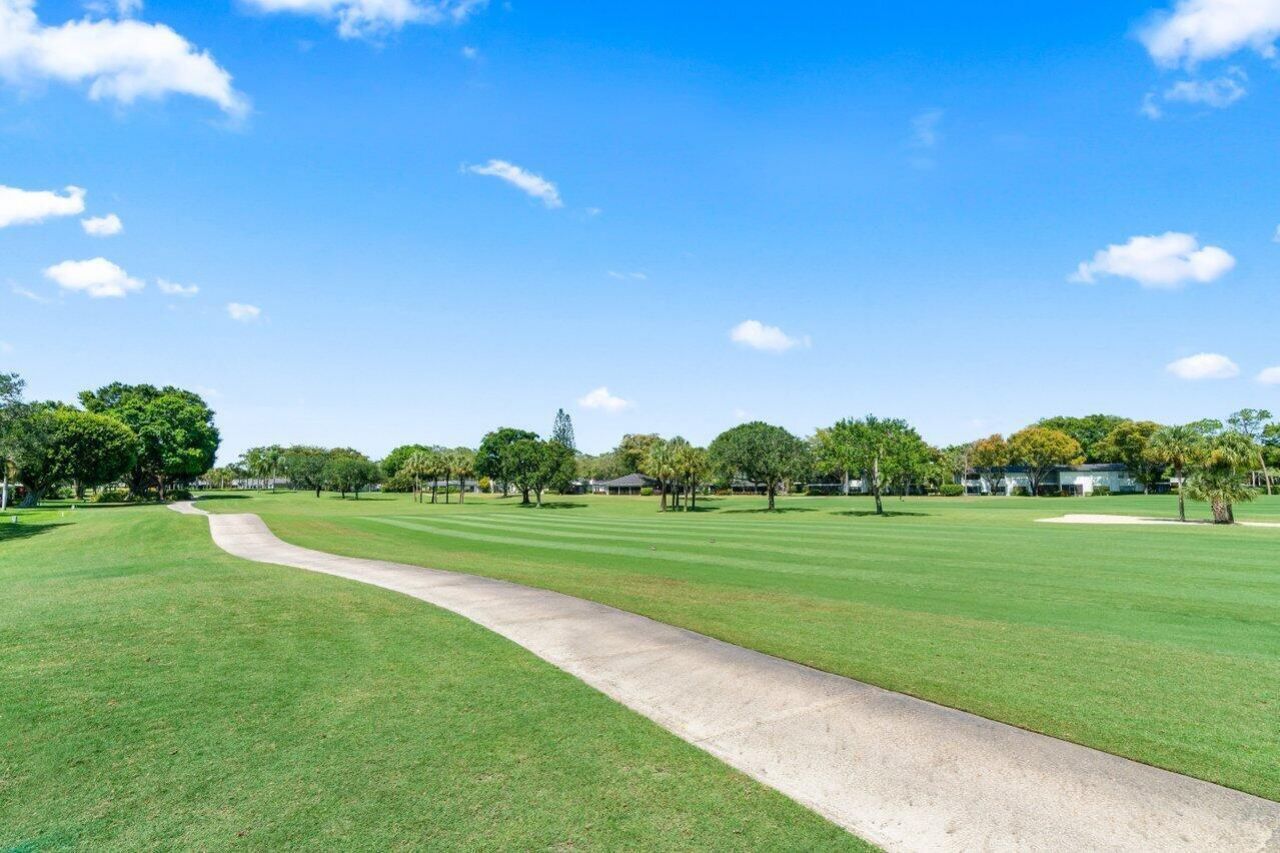 4 Stratford Drive E, Unit B, Boynton Beach, FL 33436 Photo