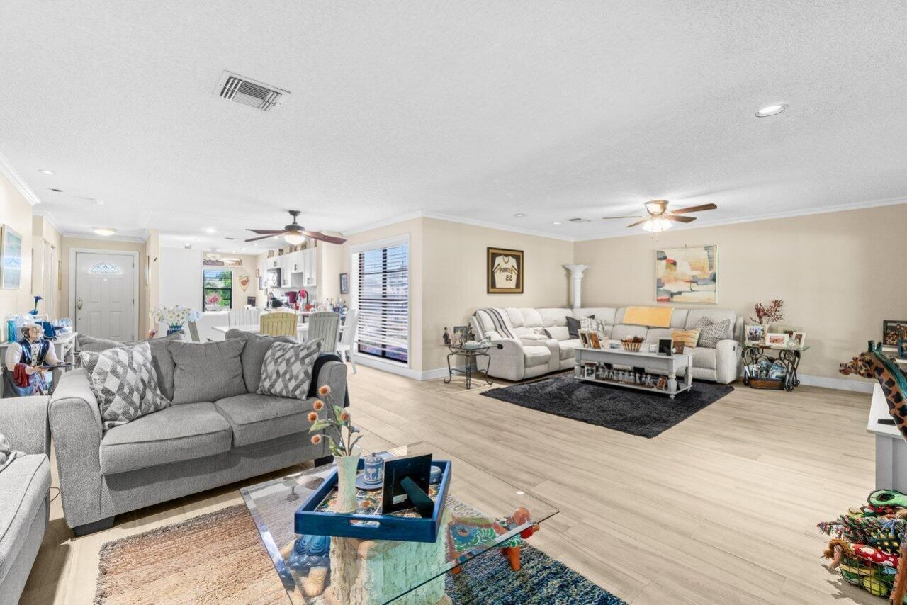 4 Stratford Drive E, Unit B, Boynton Beach, FL 33436 Photo